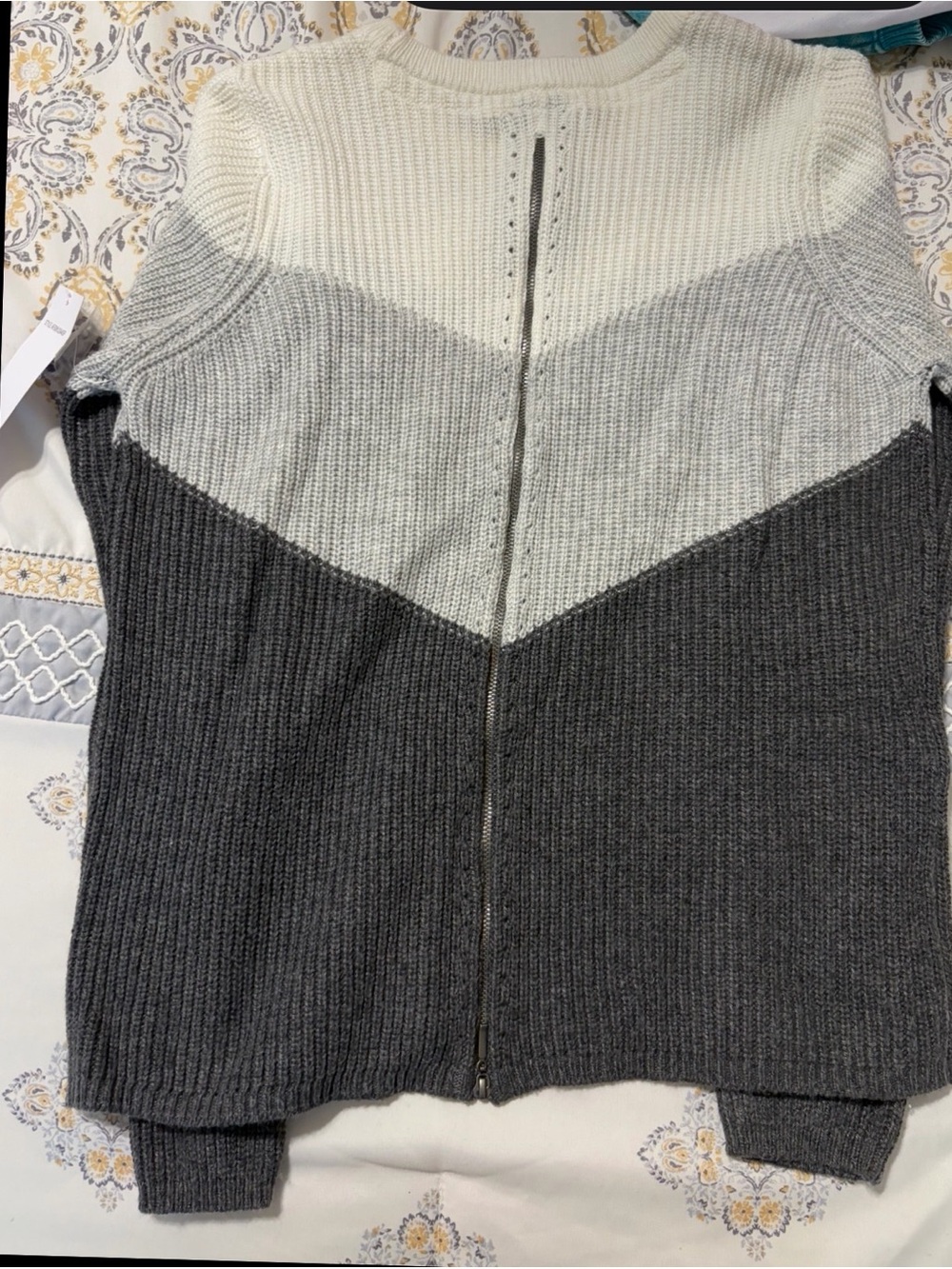 Colorblock Ribbed Crewneck Sweater - Cream & Gray - Picture 2 of 2
